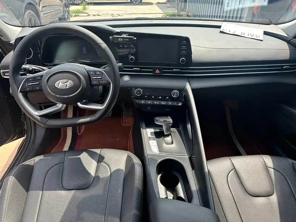 Hyundai Elantra — миниатюра 10