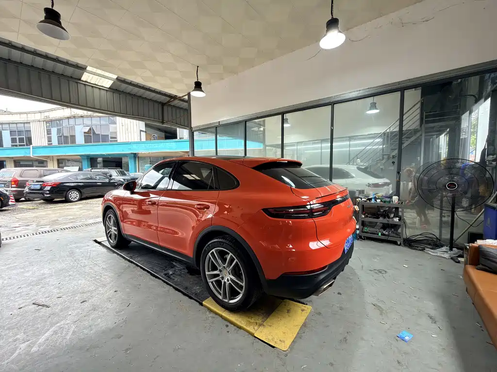 Porsche Cayenne — миниатюра 5