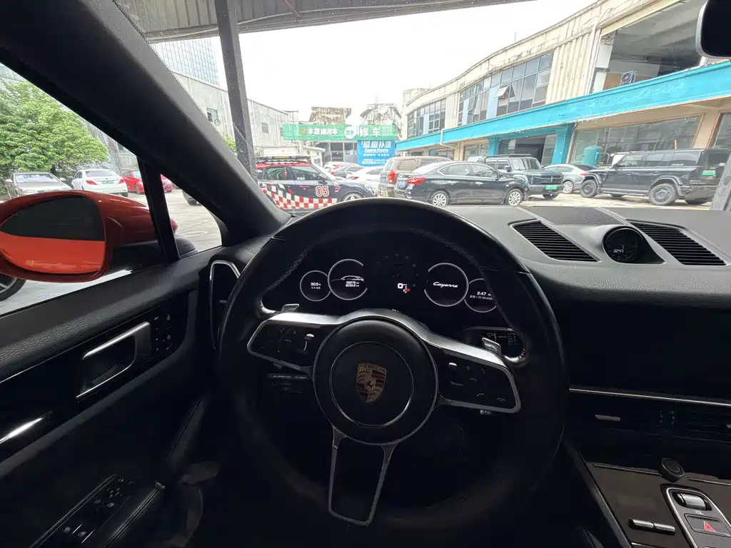 Porsche Cayenne — миниатюра 9
