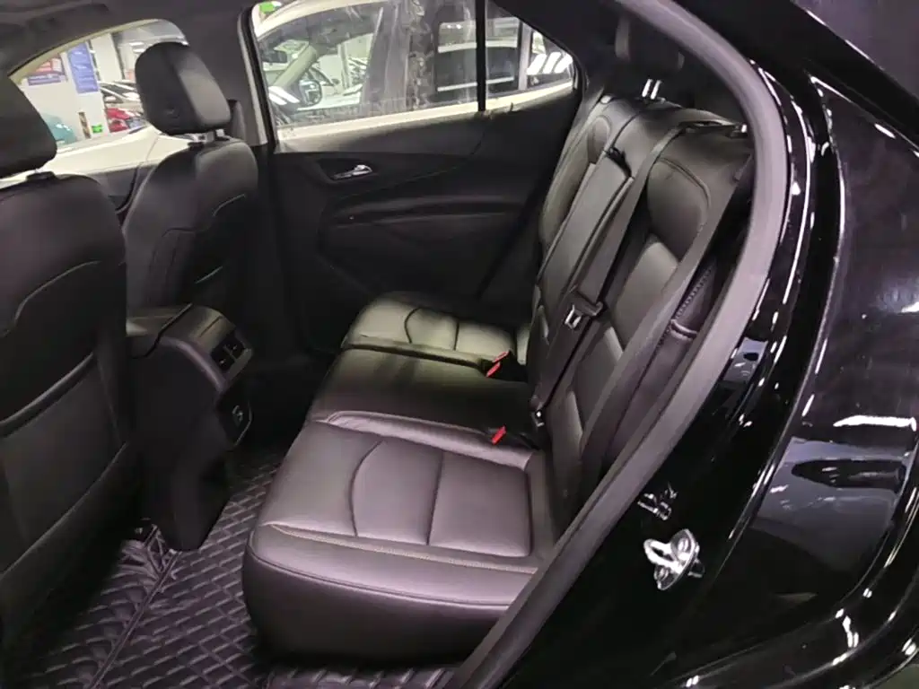 Chevrolet Equinox — миниатюра 17