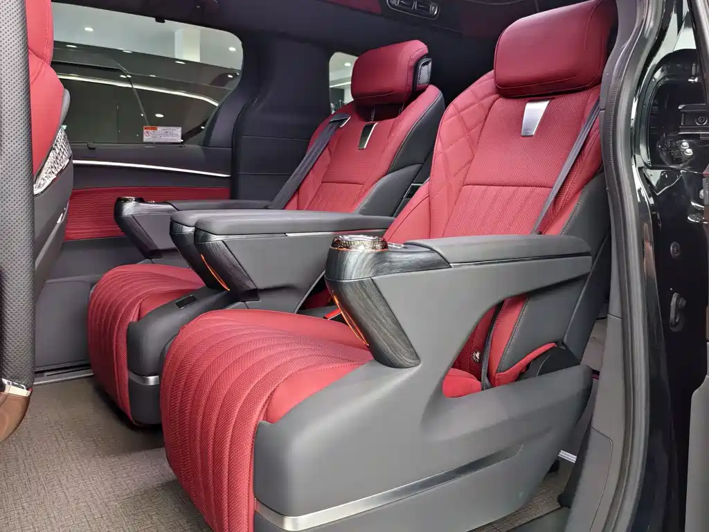 Toyota Granvia 2026 2.5L Luxury PLUS