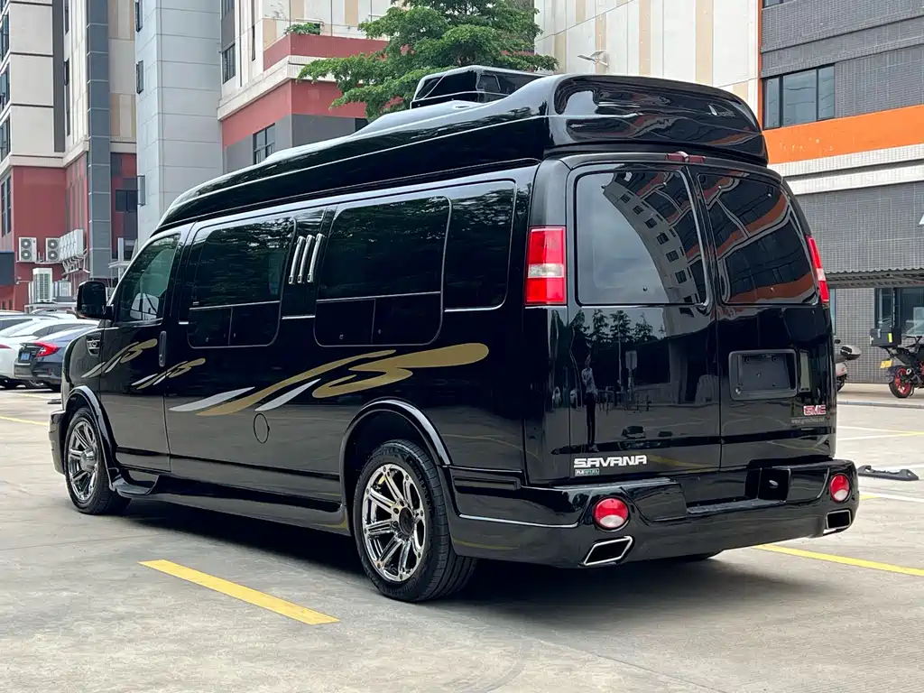 GMC Savana 2011 6.0L 7 мест