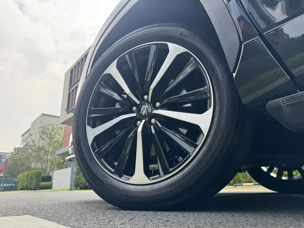 Toyota Crown Kluger — миниатюра 10