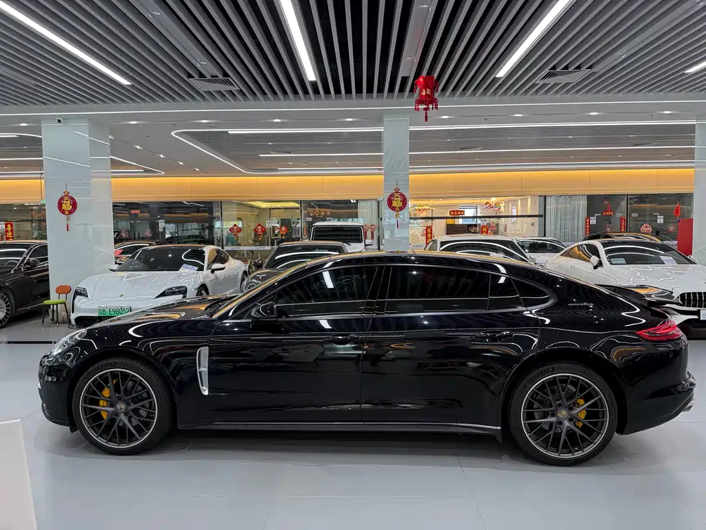 PORSCHE PANAMERA
