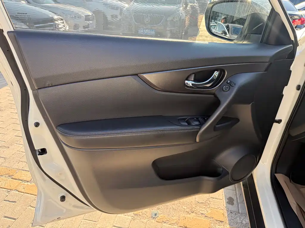 Nissan X-Trail — миниатюра 5
