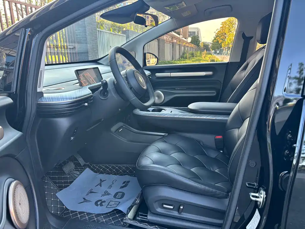 Baojun Yunduo — миниатюра 4