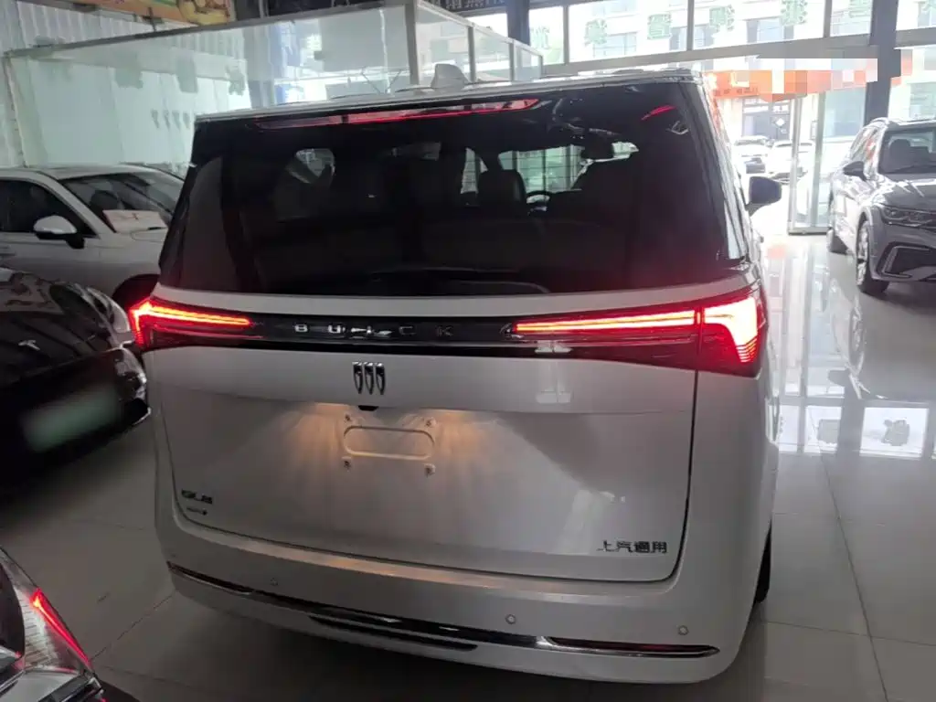 Buick GL8 Hybrid — миниатюра 6