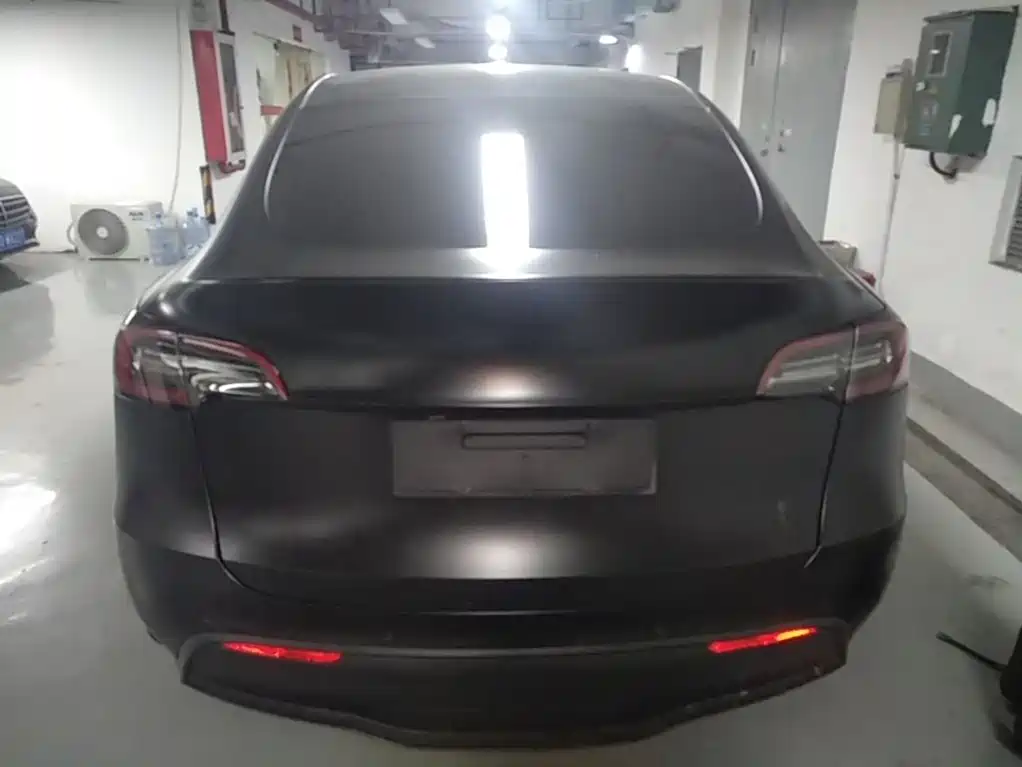 Tesla Model Y — миниатюра 6
