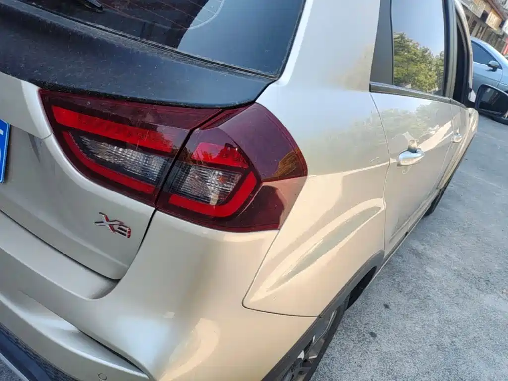 Geely Vision X3 — миниатюра 8