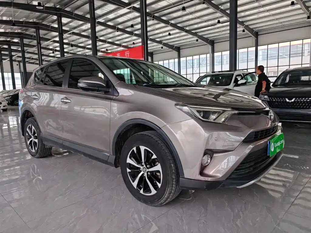 Toyota RAV4 — миниатюра 4