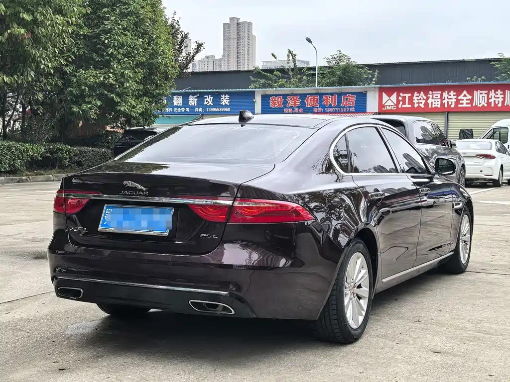 Jaguar XFL — миниатюра 4