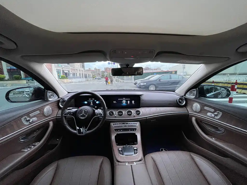 Mercedes-Benz E-Class — миниатюра 6