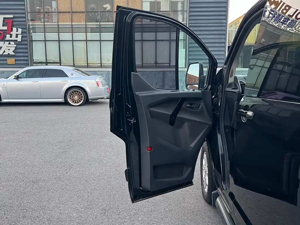 Ford Tourneo — миниатюра 14