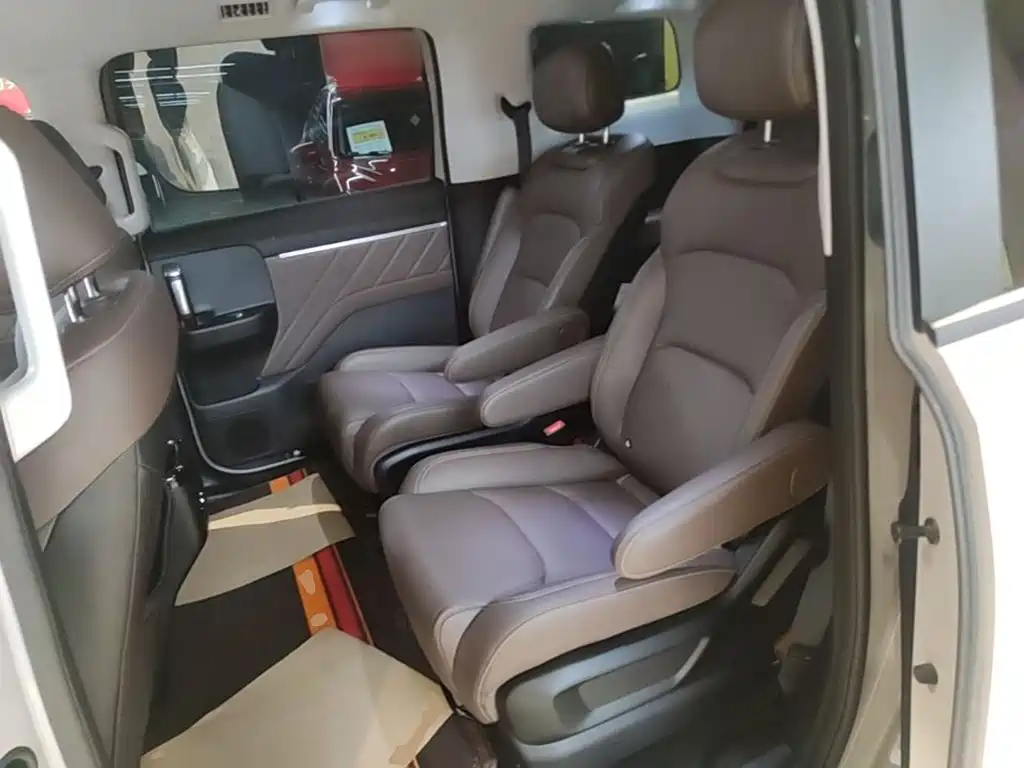 Wuling Xingguang 730 New Energy — миниатюра 17