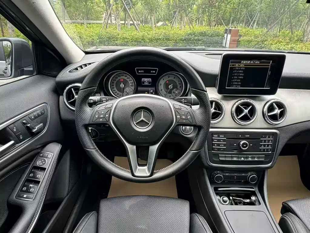 Mercedes-Benz GLA 2016 GLA 200 Fashion