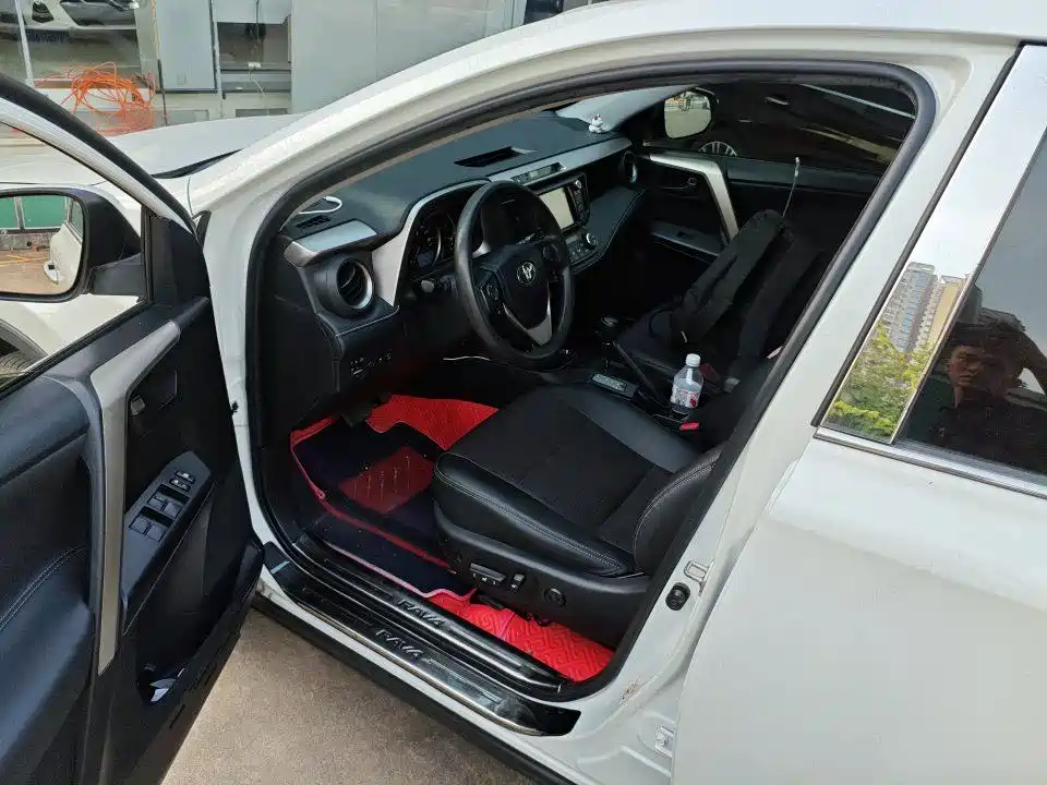 Toyota RAV4 — миниатюра 7
