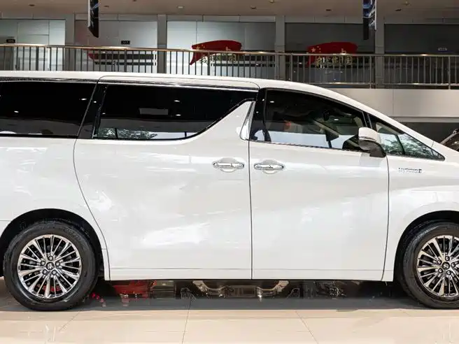 Toyota Vellfire 2023 Белый из Китая