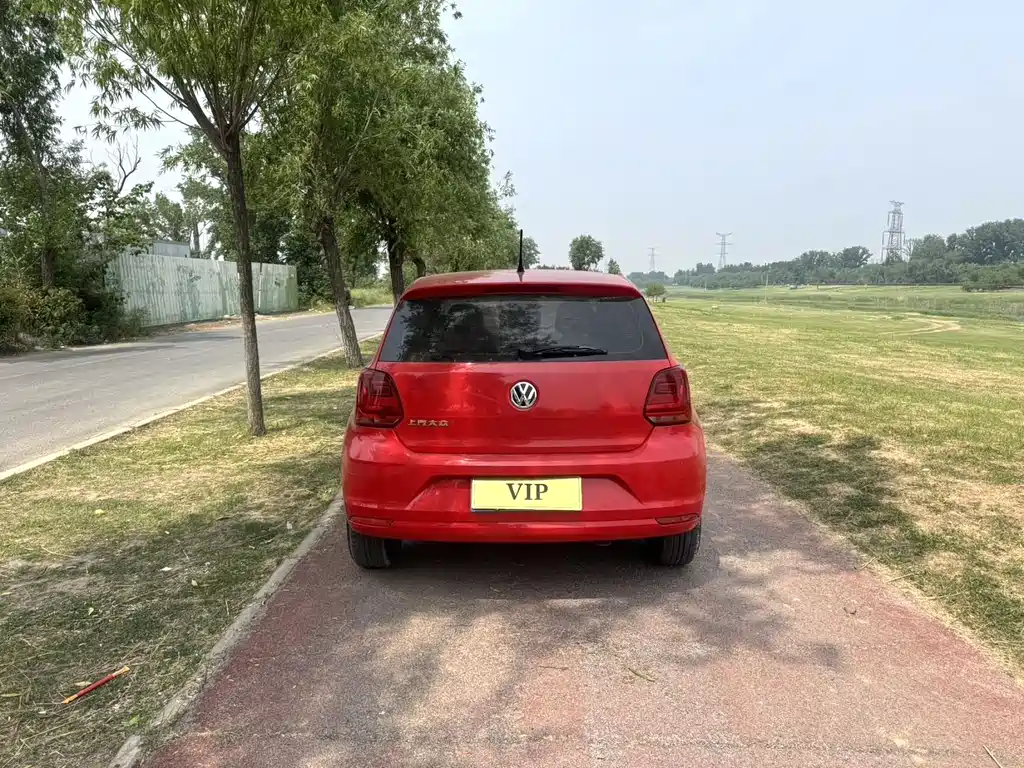 Volkswagen Polo 2014 1.4L AT Comfort