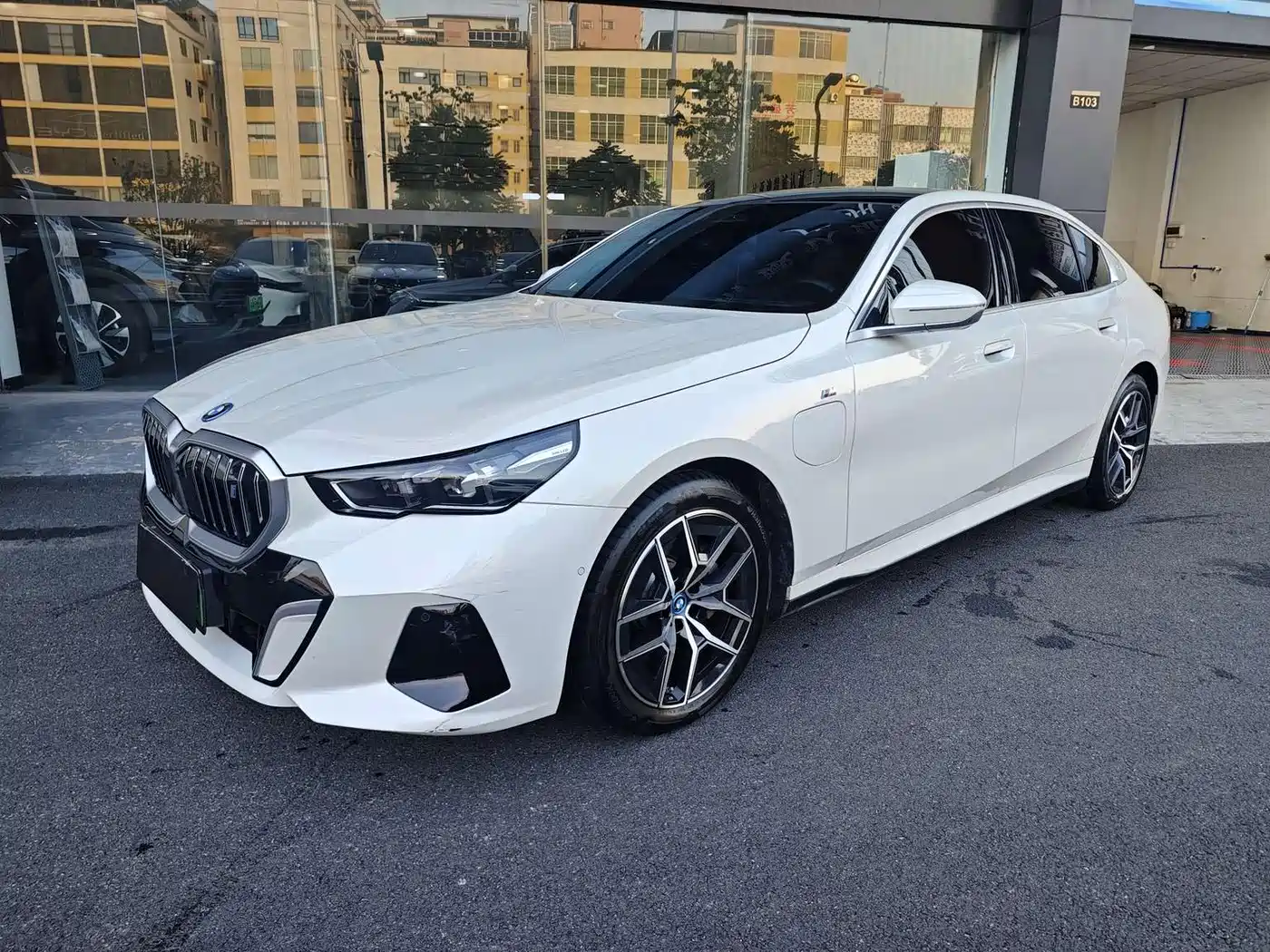宝马i5 2024款 eDrive 35L 尊享型 M运动套装 2024