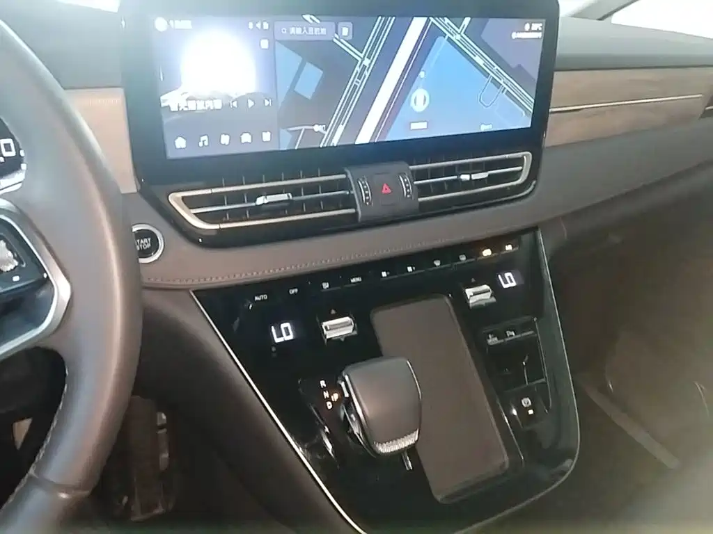 Hongqi Hongqi HQ9 PHEV — миниатюра 13