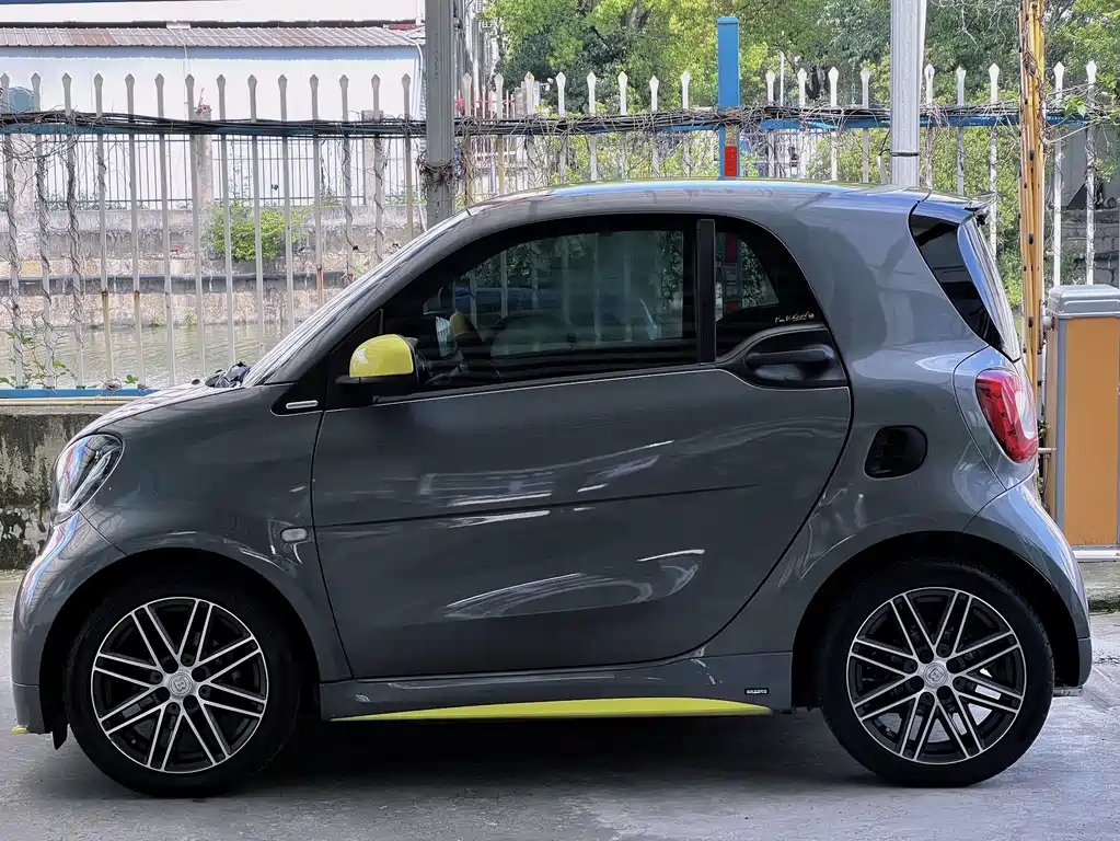 Smart fortwo 2018 0.9T 66 V