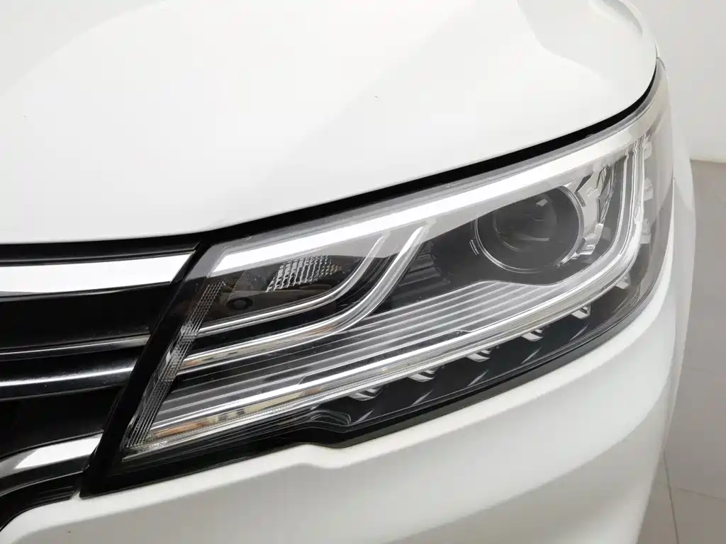 Roewe RX3 — миниатюра 7