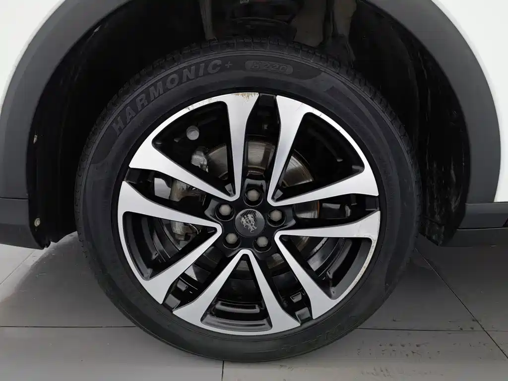 Roewe RX3 — миниатюра 17