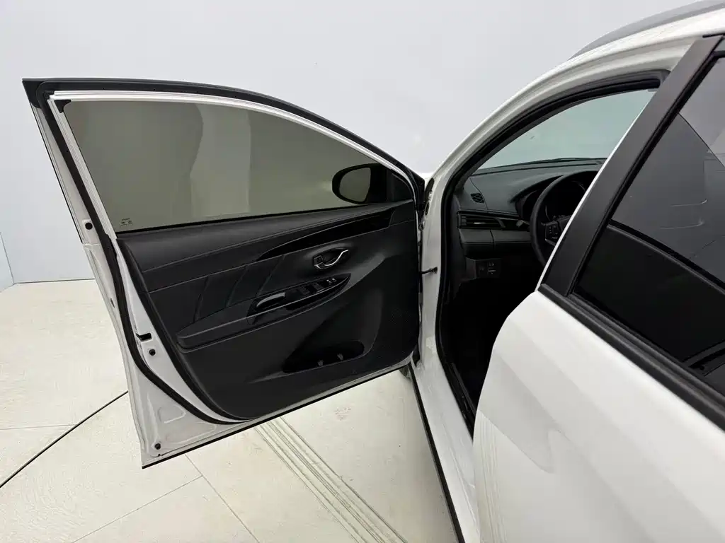 TOYOTA YARIS L ZHIXUAN