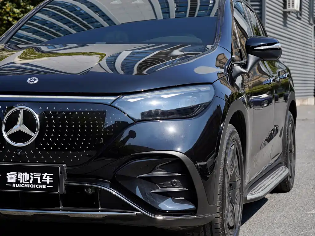 Mercedes-Benz EQE SUV — миниатюра 8