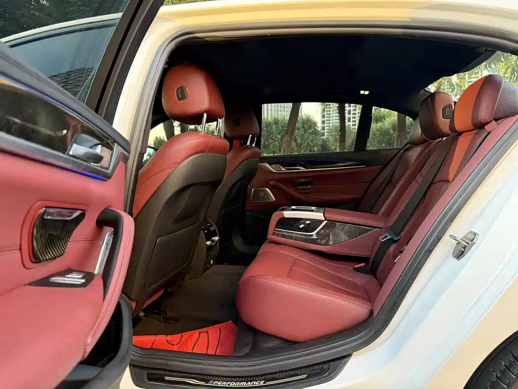 BMW 5 Series — миниатюра 6