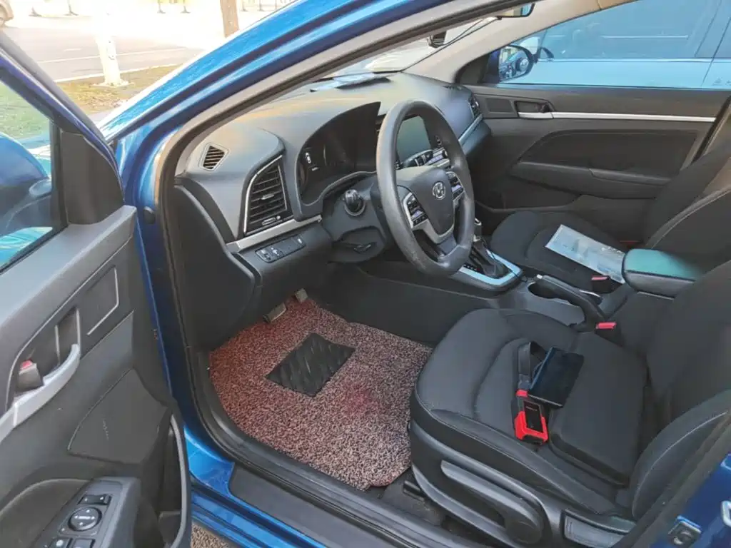 Hyundai Elantra — миниатюра 16