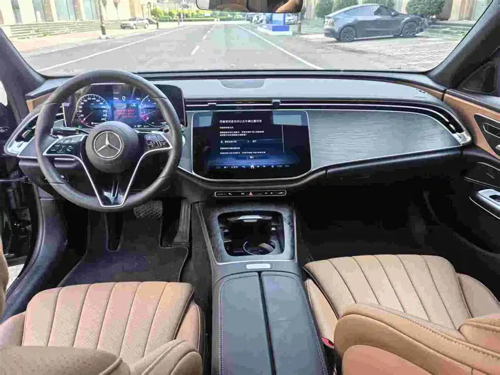 Mercedes-Benz E-Class — миниатюра 9