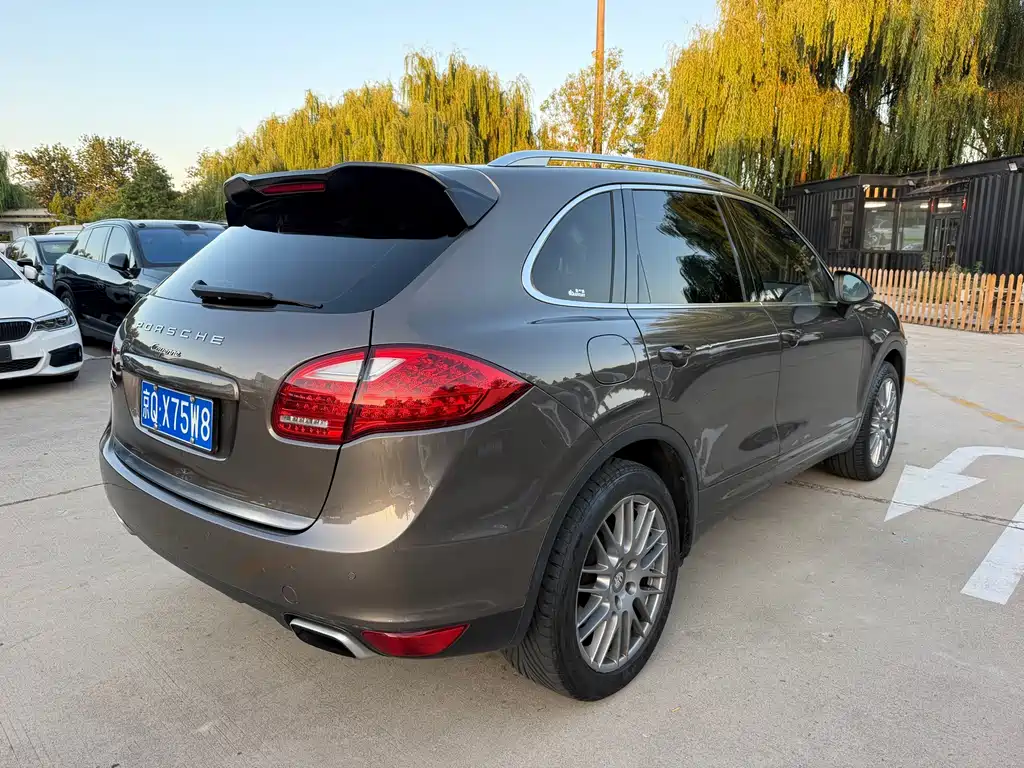 Porsche Cayenne — миниатюра 4