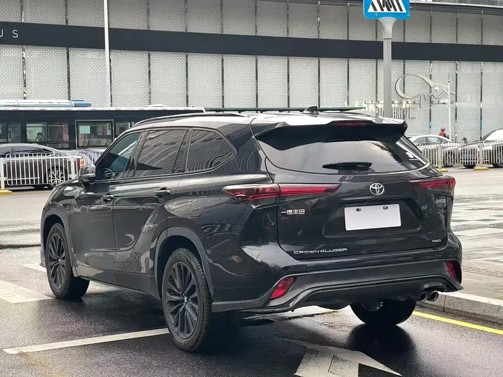 Toyota Crown Kluger — миниатюра 12