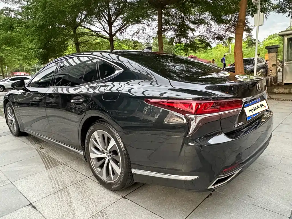 Lexus LS — миниатюра 9