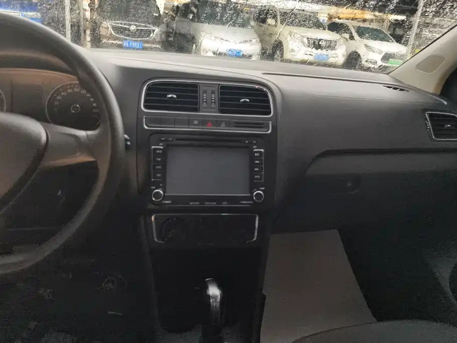 Volkswagen Polo — миниатюра 13
