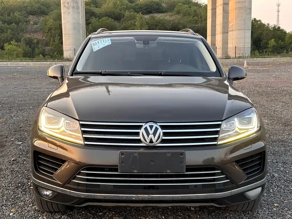 VOLKSWAGEN TOUAREG