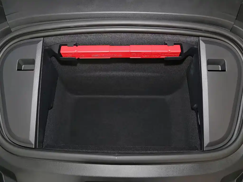 Porsche Taycan — миниатюра 13