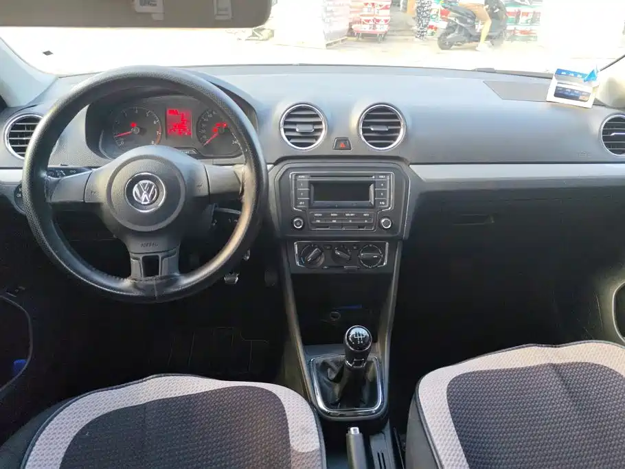 Volkswagen Jetta — миниатюра 12
