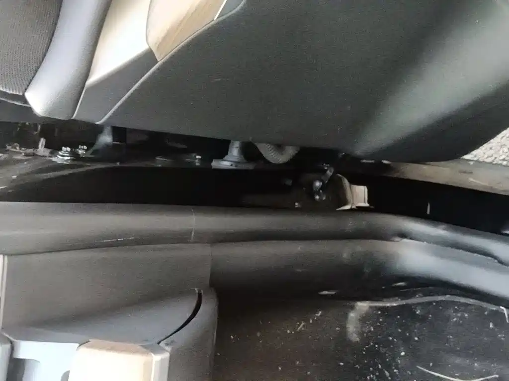 Tesla Model Y — миниатюра 19