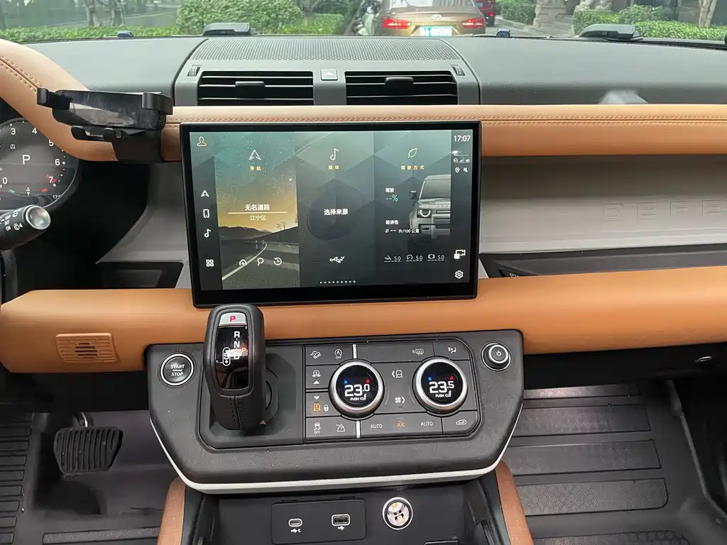 Land Rover Defender — миниатюра 18