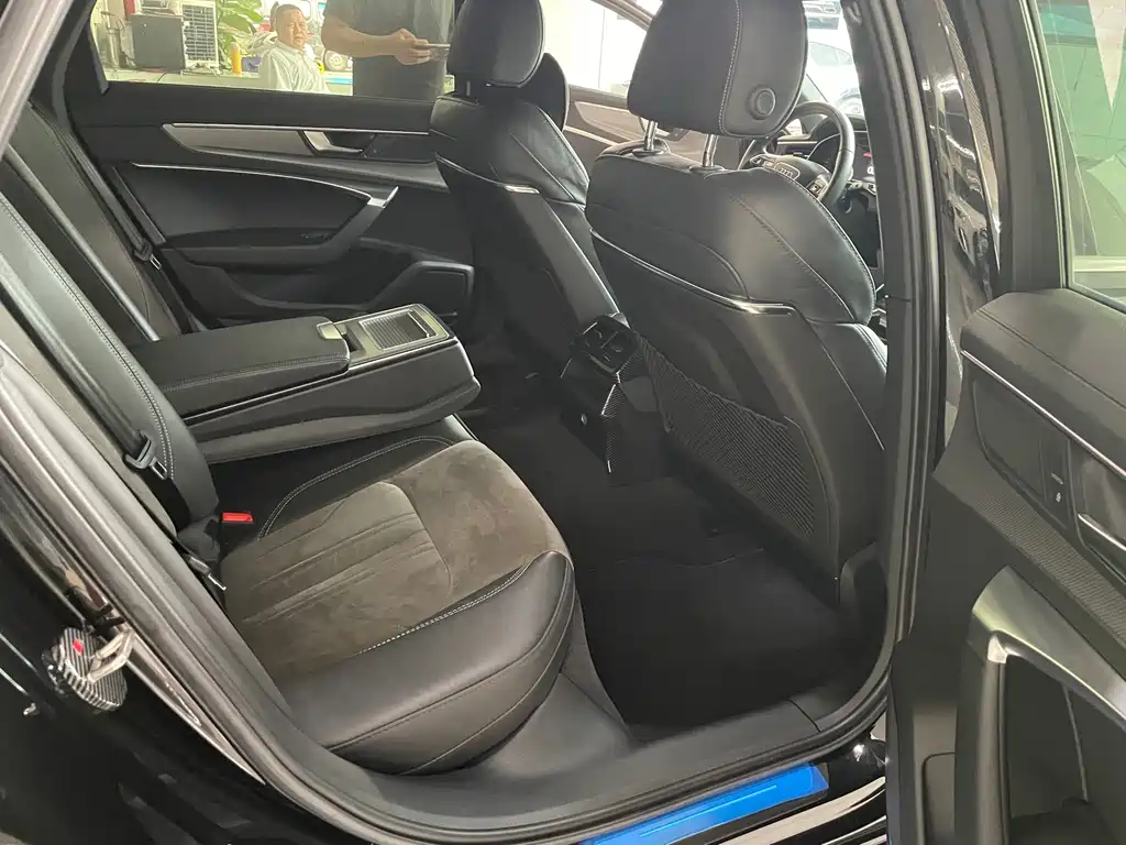 Audi A6L — миниатюра 6