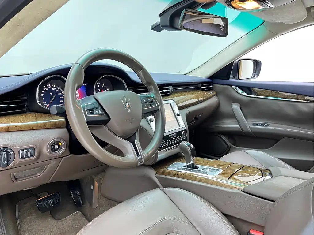 Maserati Quattroporte — миниатюра 4