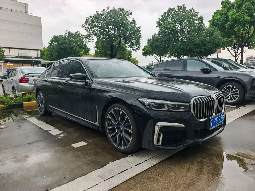 BMW 7 Series — миниатюра 3