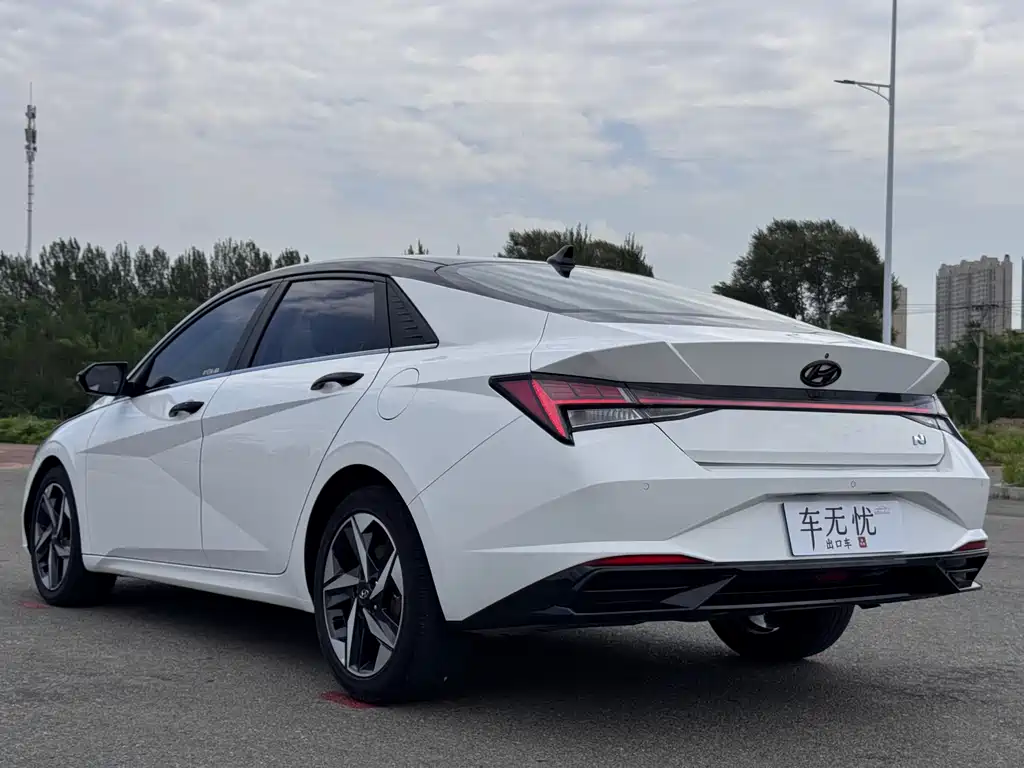 Hyundai Elantra 2022 1.5L CVT LUX Luxury