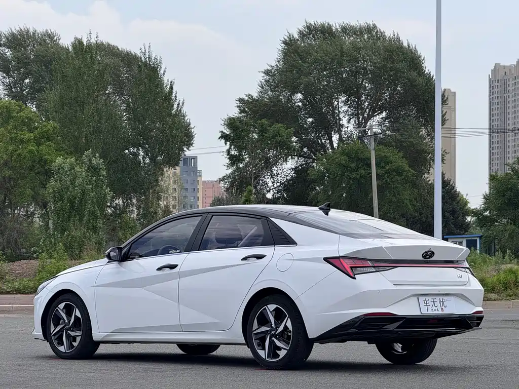 Hyundai Elantra 2022 1.5L CVT LUX Luxury