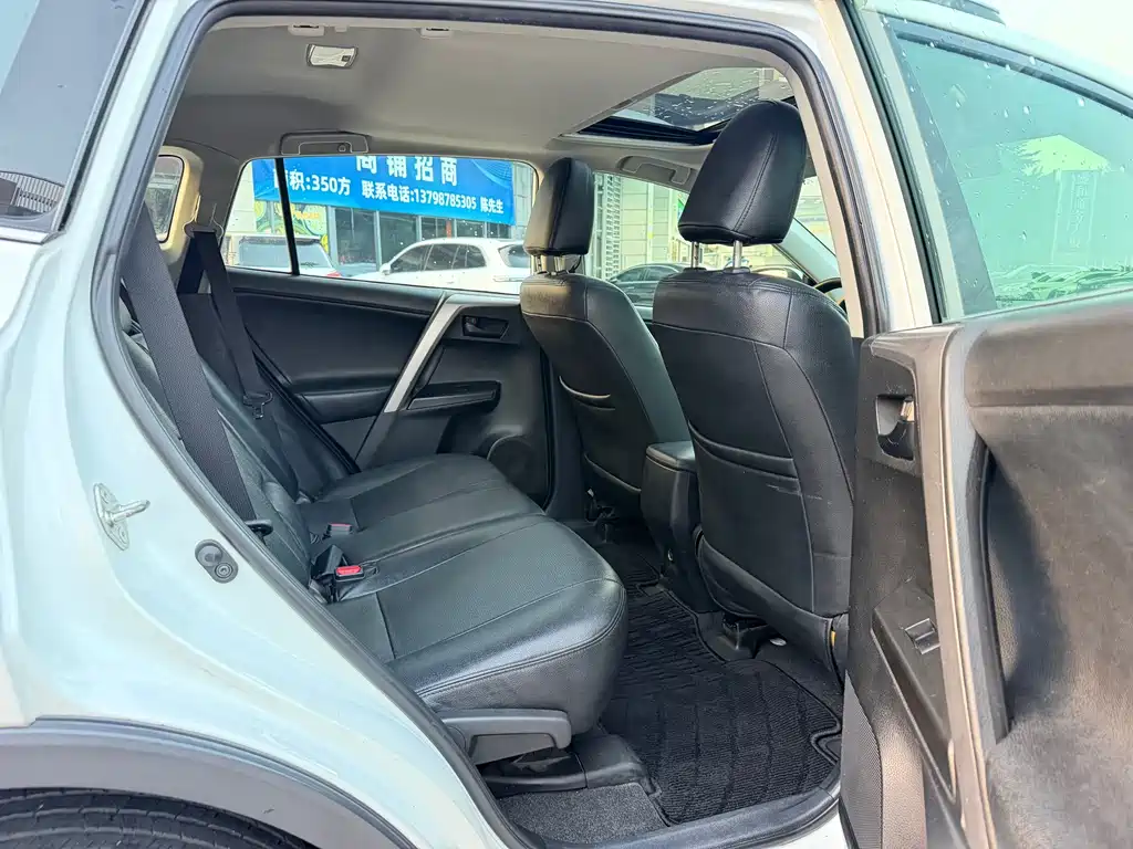 Toyota RAV4 — миниатюра 10