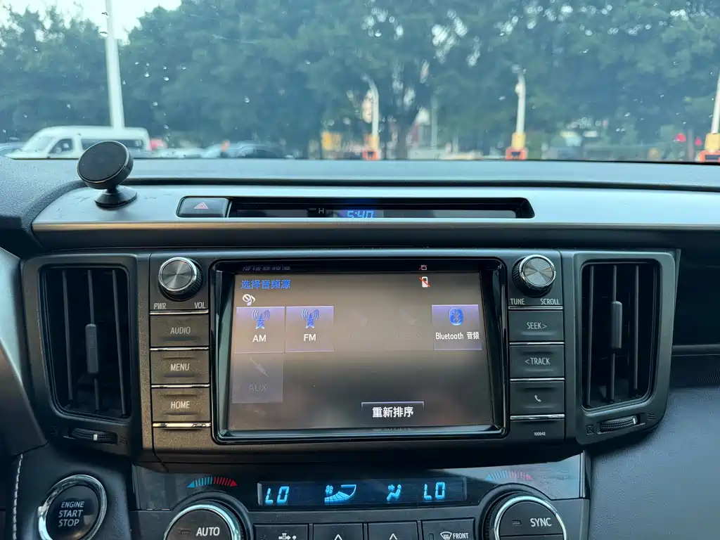 Toyota RAV4 — миниатюра 18