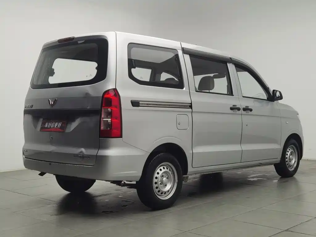 Wuling Hongguang V — миниатюра 2