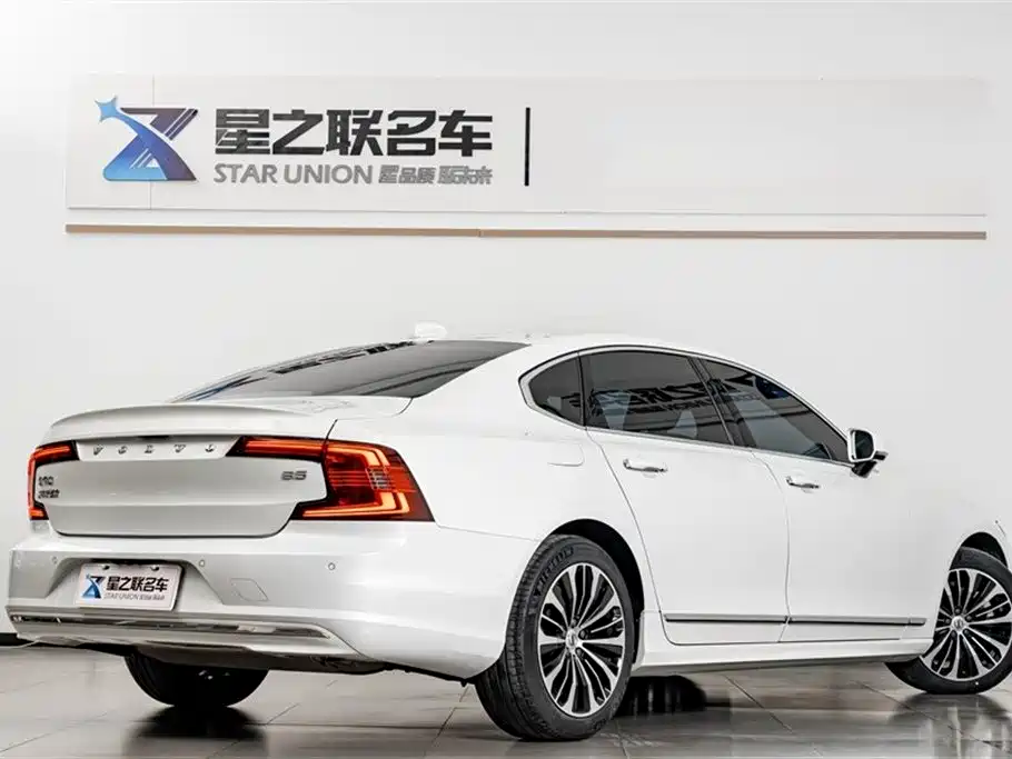 Volvo S90 2023 B5 Luxury